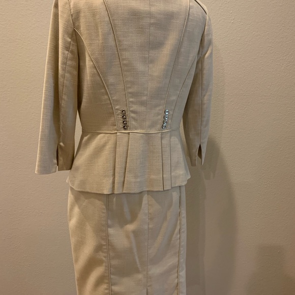 White House /Black Market Suit - size 6 - Picture 2 of 6